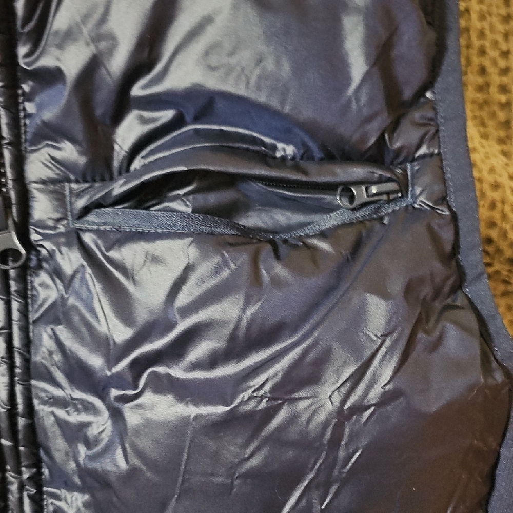 Fabletics Elliot Packable Women's Puffer Vest – Deep Navy (Large) - Picture 8 of 15